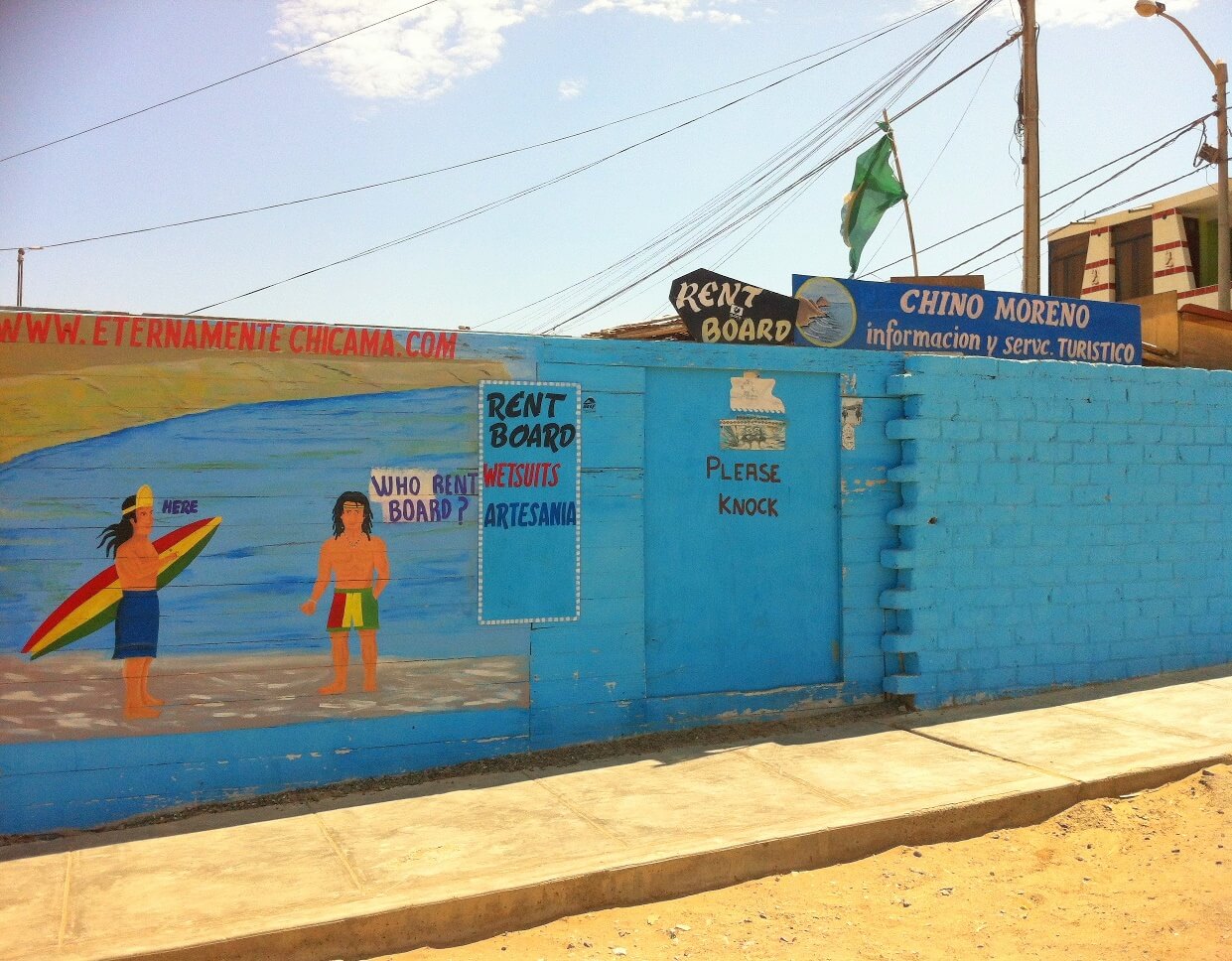 "Surfshop-Infrakstruktur" in Puerto Malabrigo (Chicama)