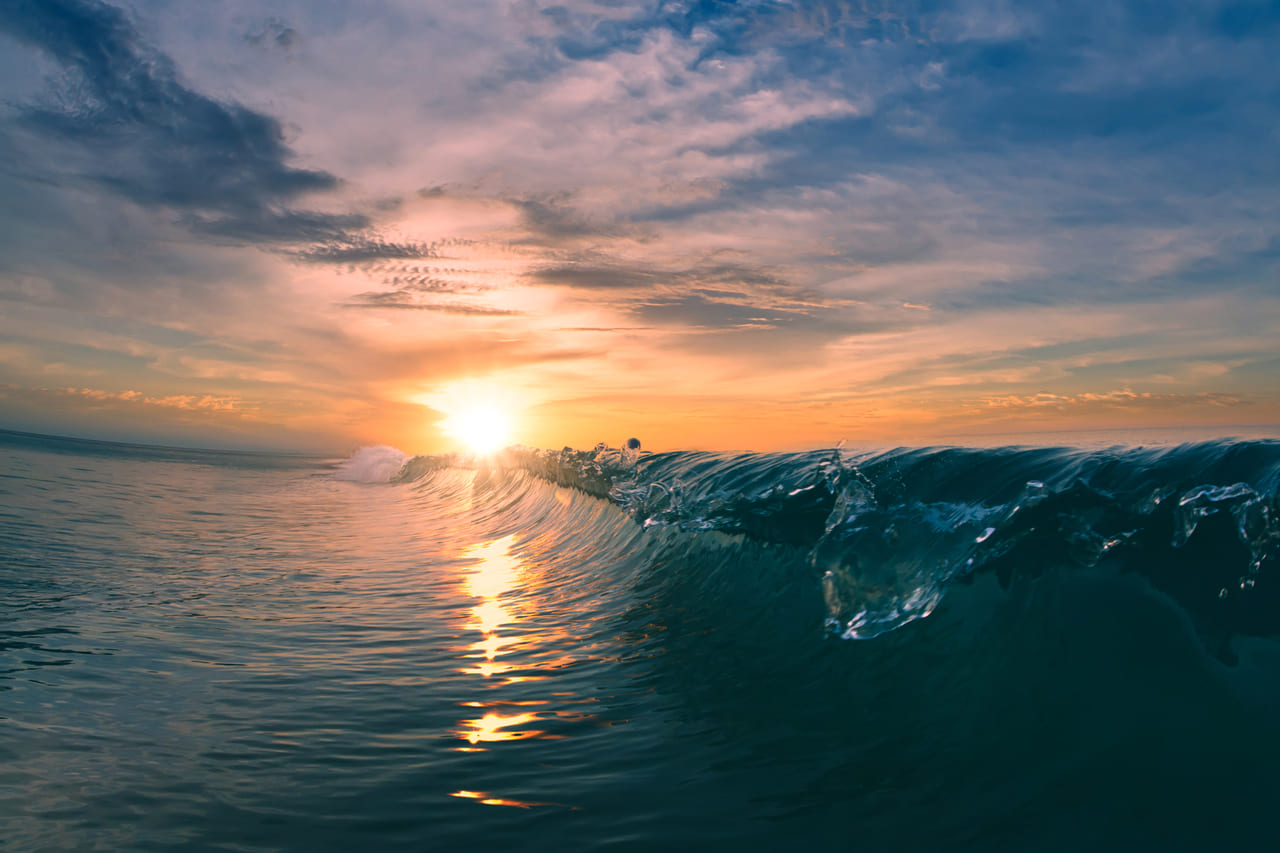 Welle im Sonnenuntergang